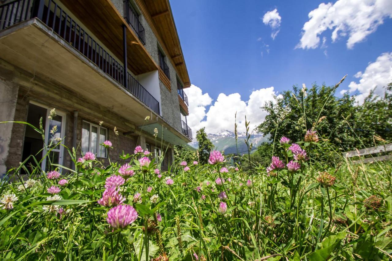 Mestia Hotel Amirani מראה חיצוני תמונה