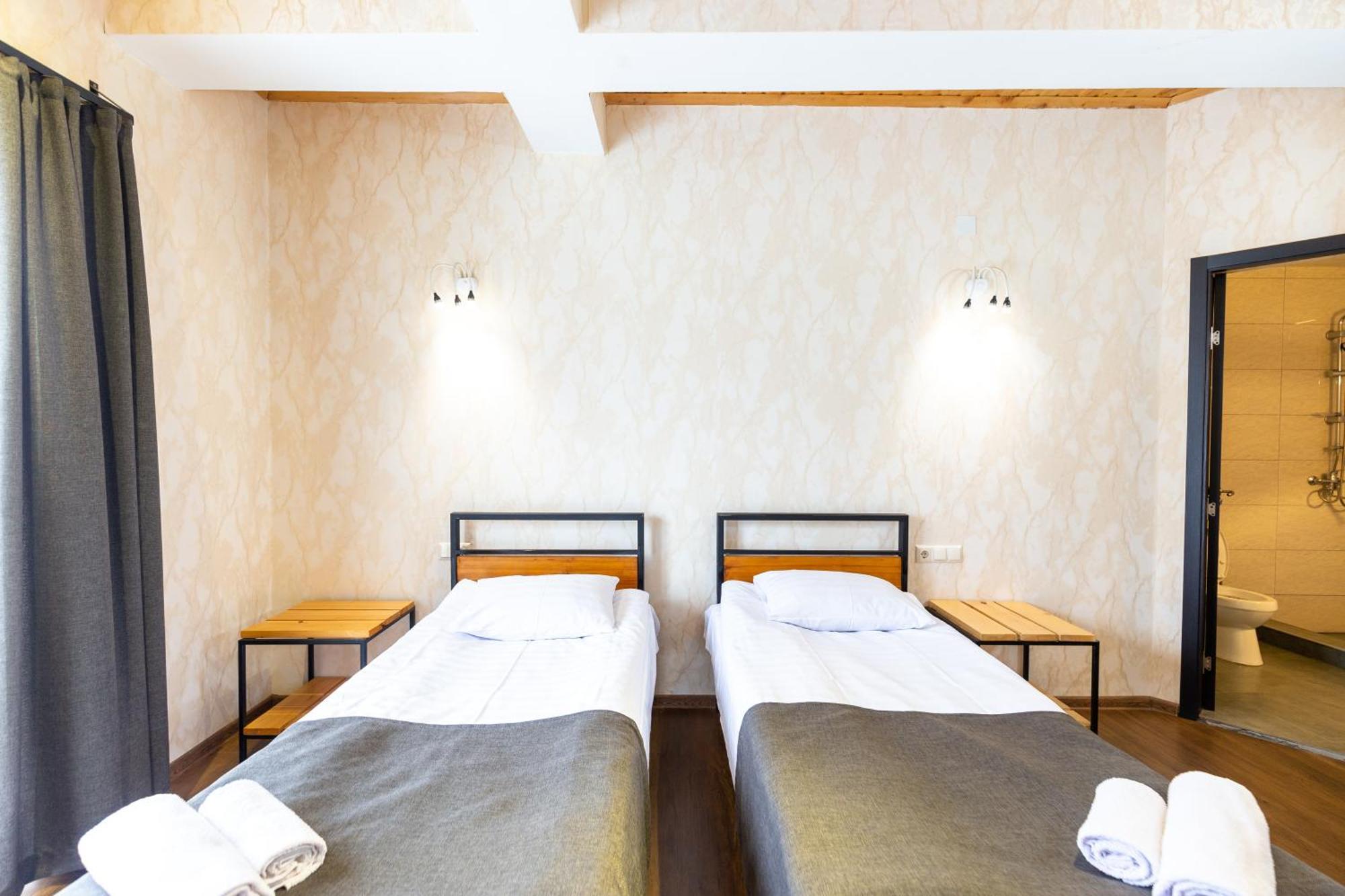 Mestia Hotel Amirani מראה חיצוני תמונה