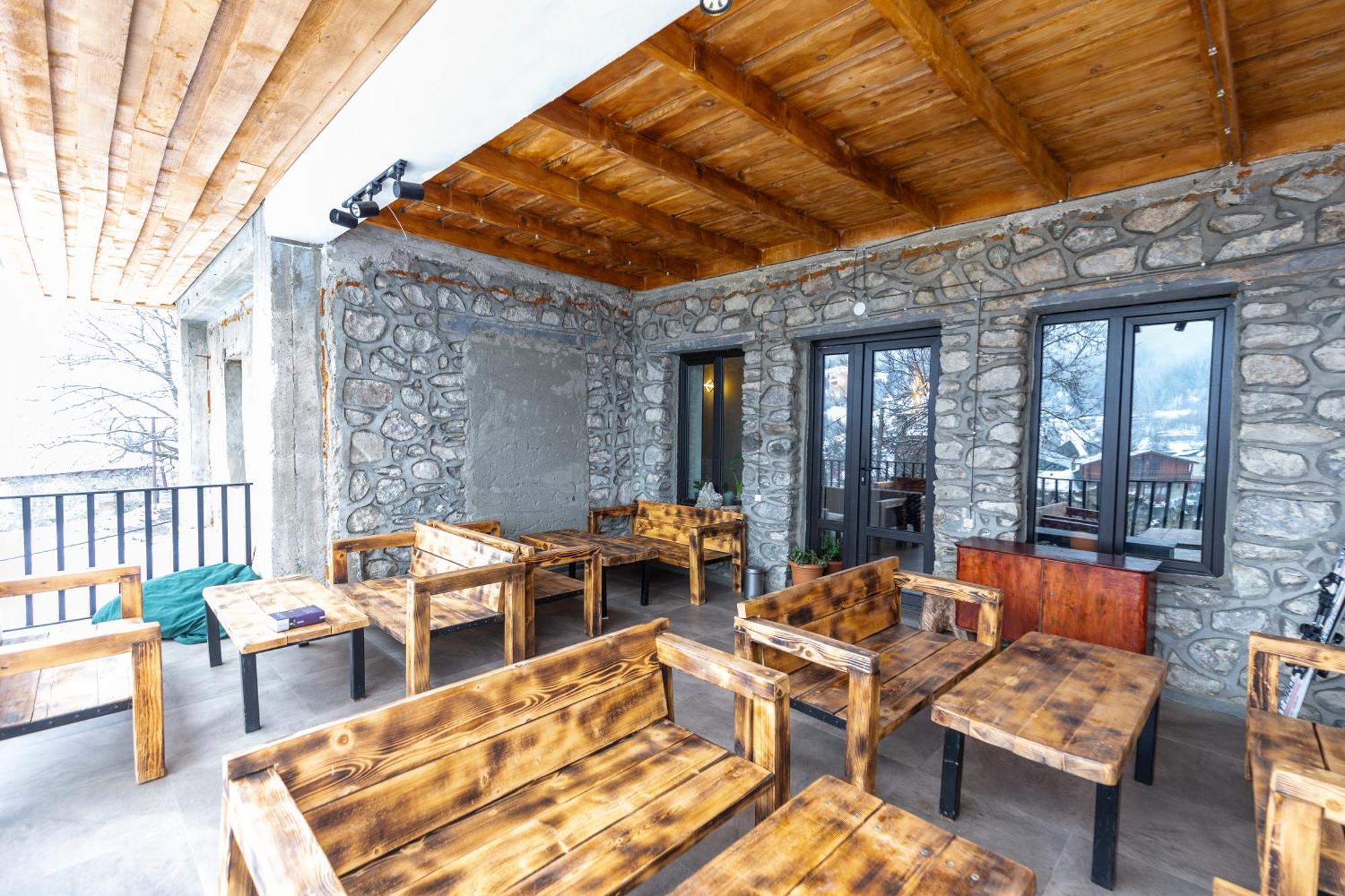 Mestia Hotel Amirani מראה חיצוני תמונה
