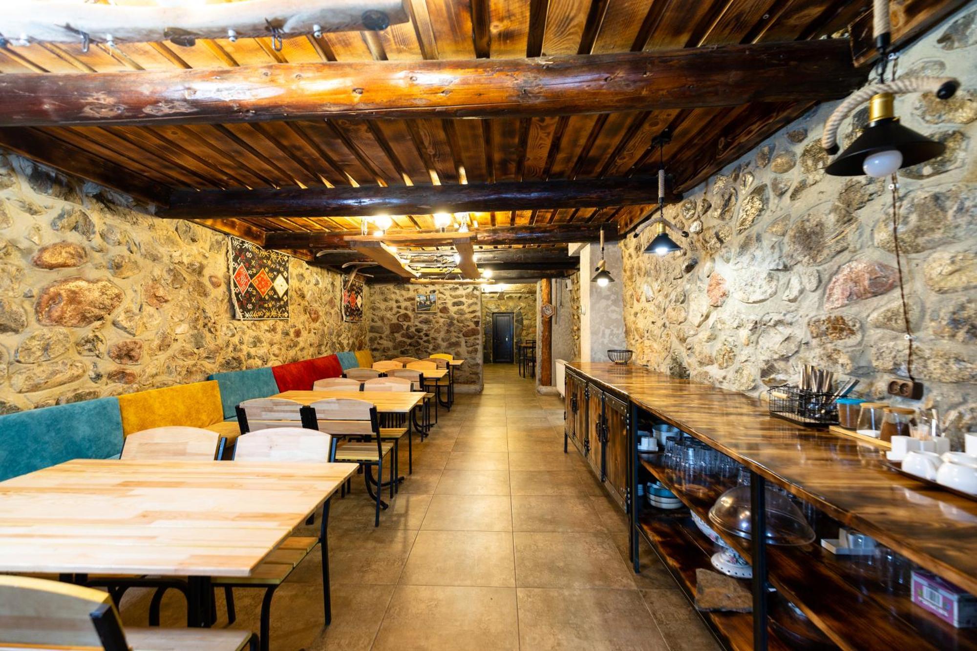 Mestia Hotel Amirani מראה חיצוני תמונה