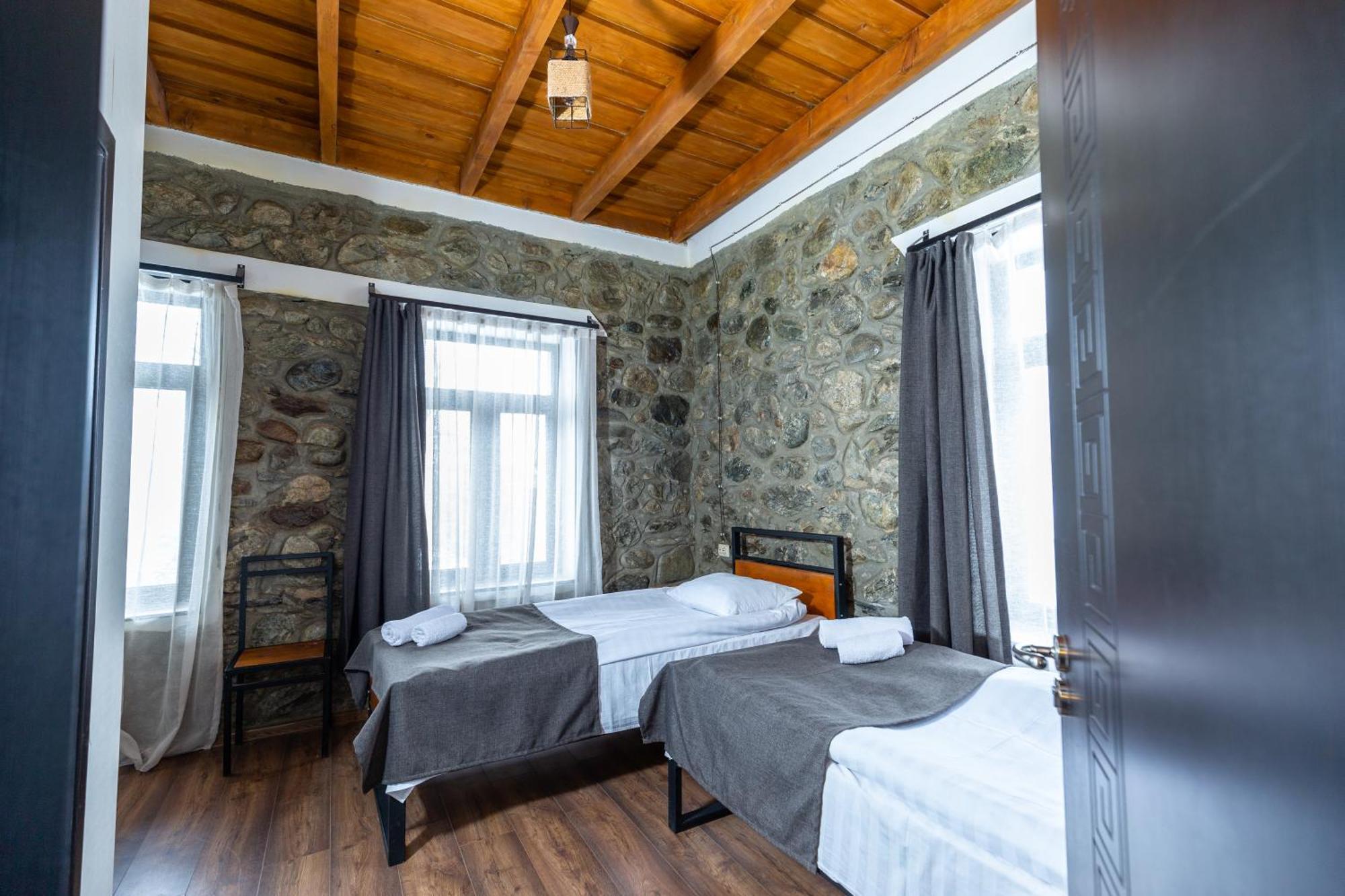 Mestia Hotel Amirani מראה חיצוני תמונה