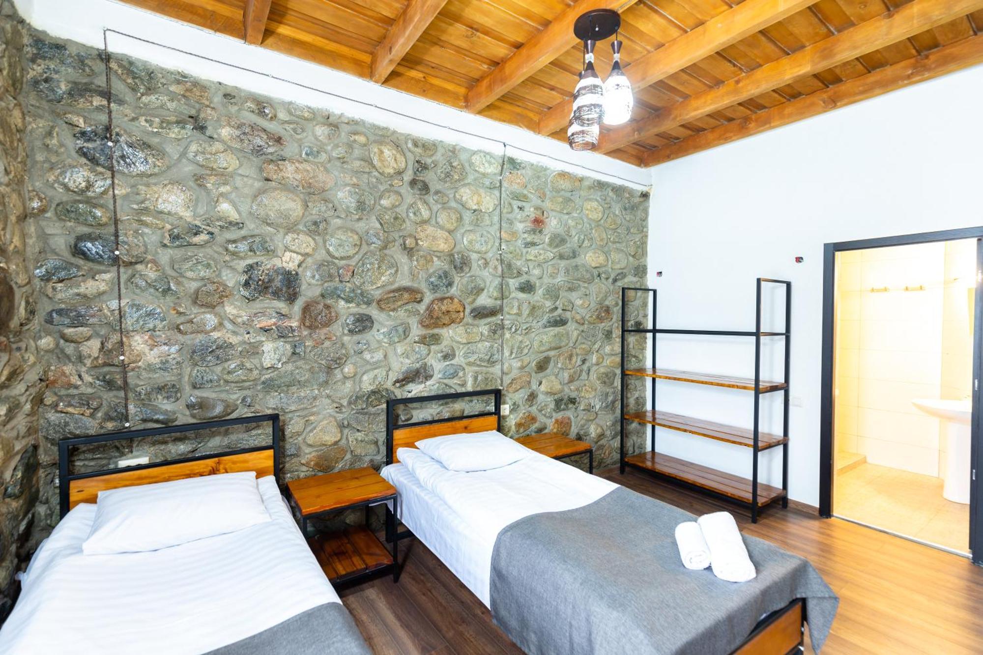 Mestia Hotel Amirani מראה חיצוני תמונה