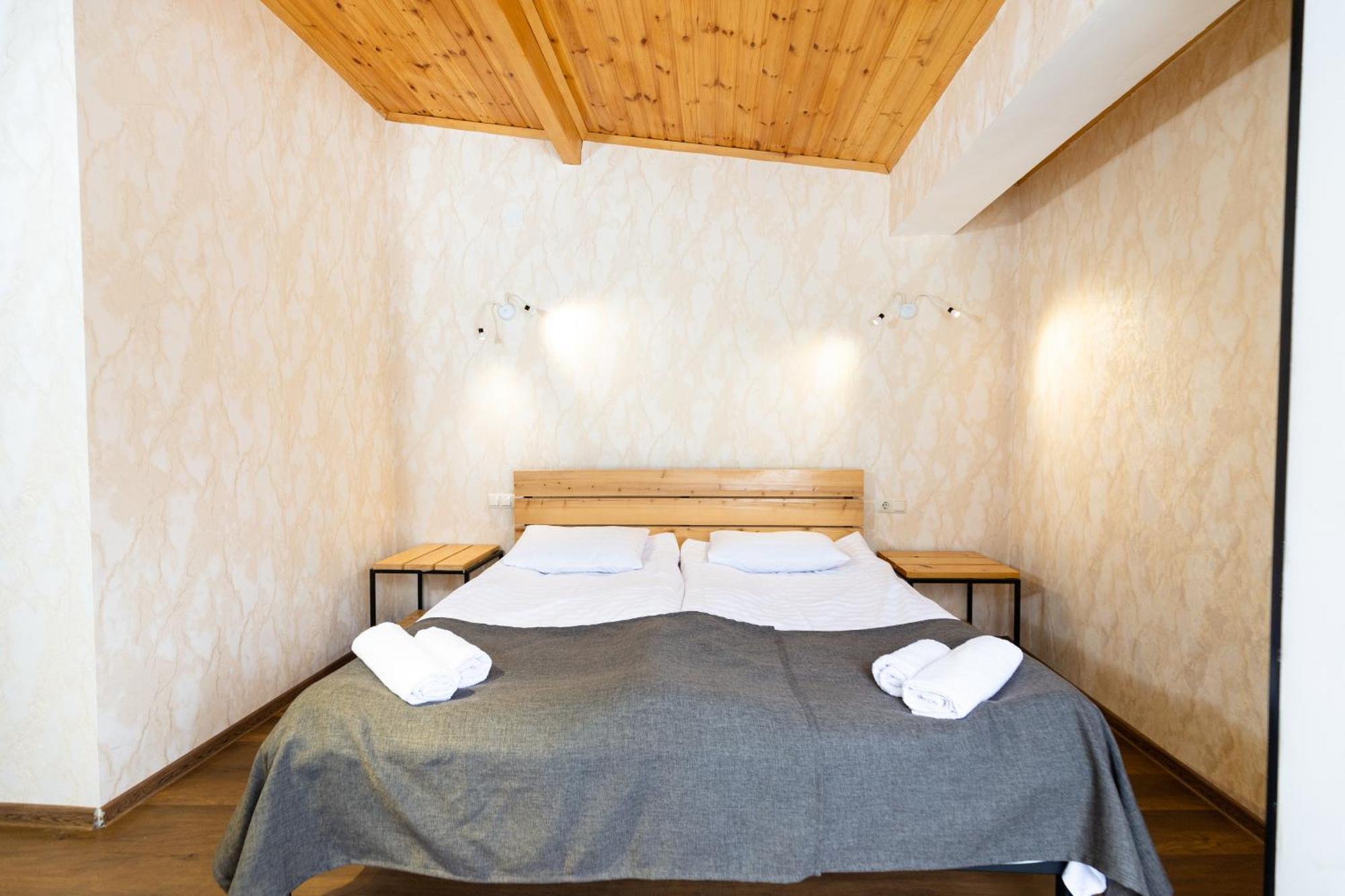 Mestia Hotel Amirani מראה חיצוני תמונה